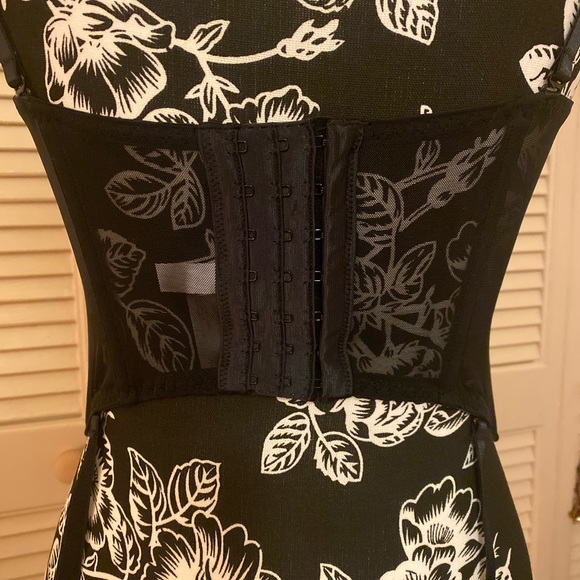 Black with Pink Rose Embroidered Bustier Corset Size 36C - Picture 4 of 7